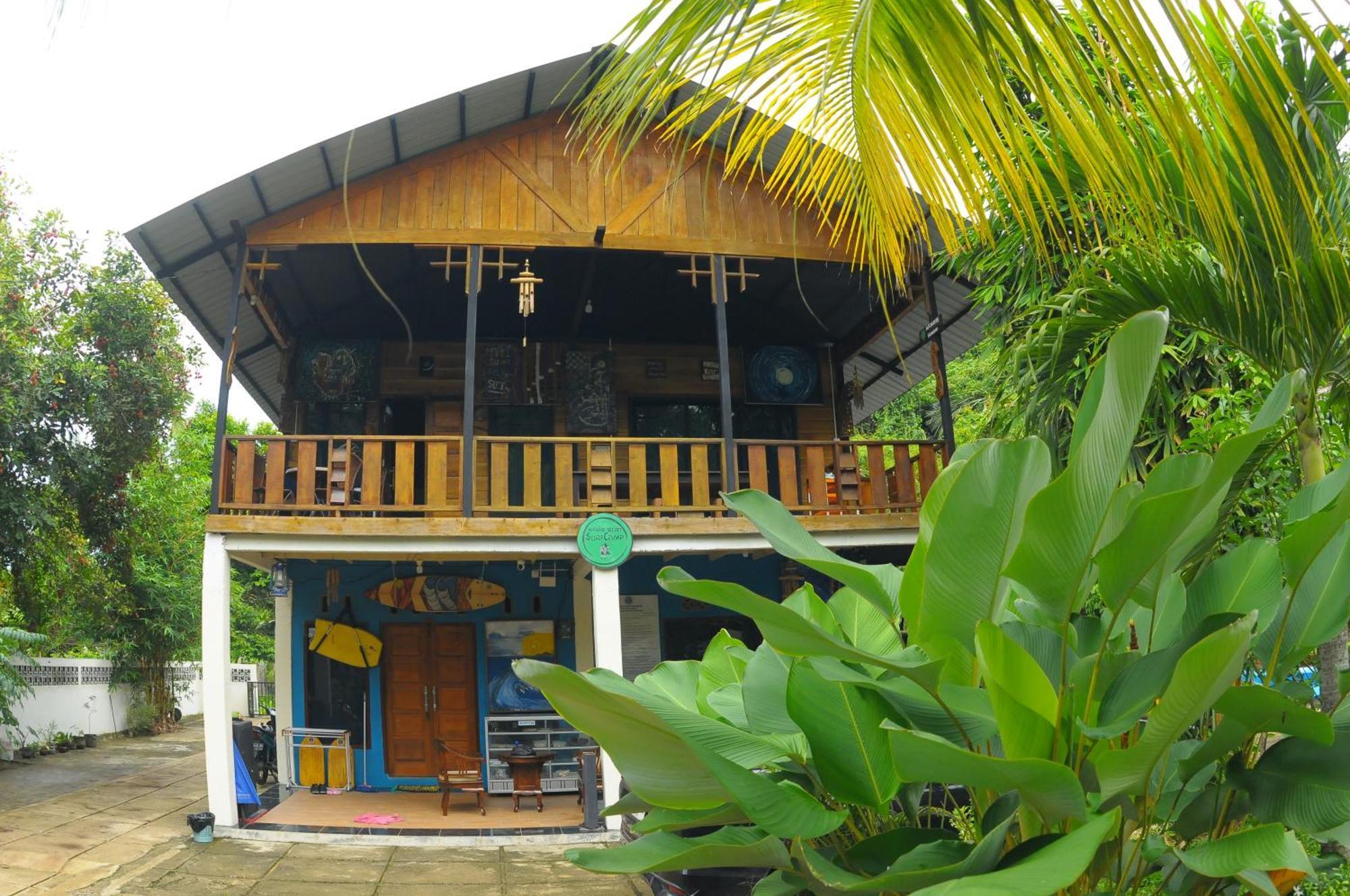 Air Manis Secret Surfcamp Apartment Taluk Batung Exterior photo