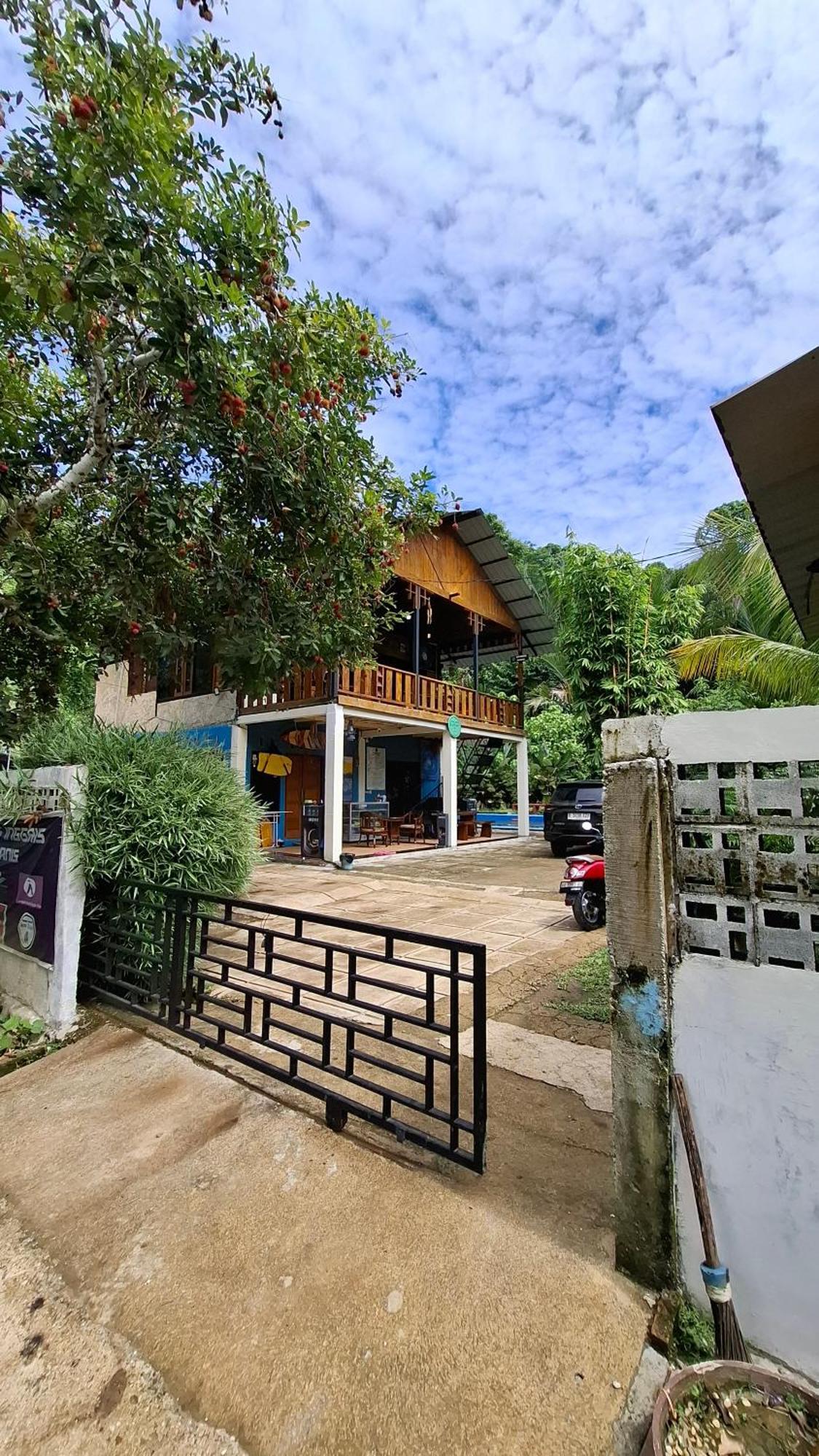 Air Manis Secret Surfcamp Apartment Taluk Batung Exterior photo
