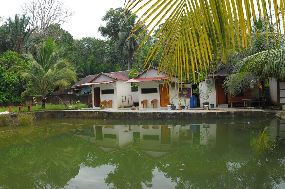 Air Manis Secret Surfcamp Apartment Taluk Batung Exterior photo